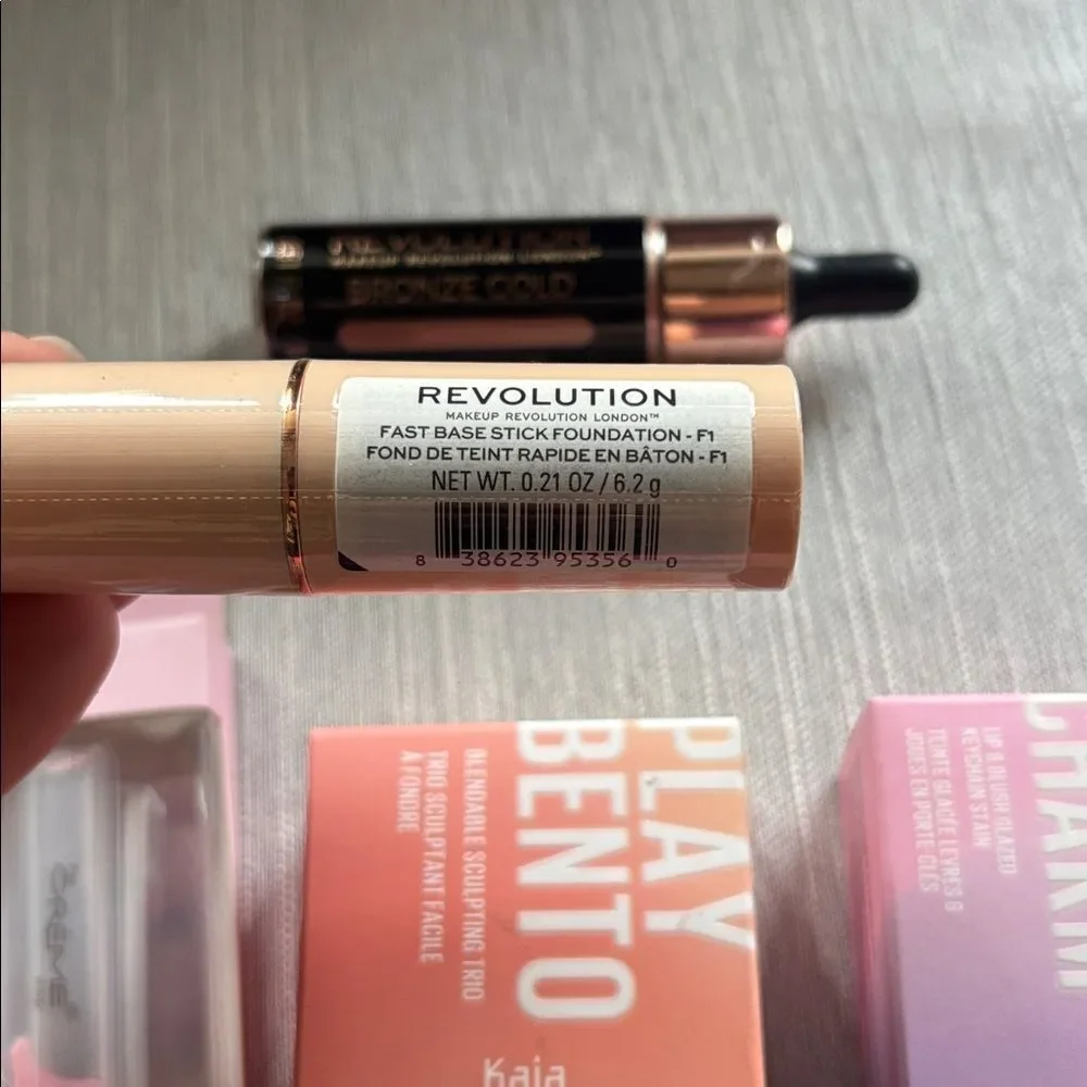 NWT New Revolution Jeffree Star Kaja Makeup Bundle of 8 Items Medium